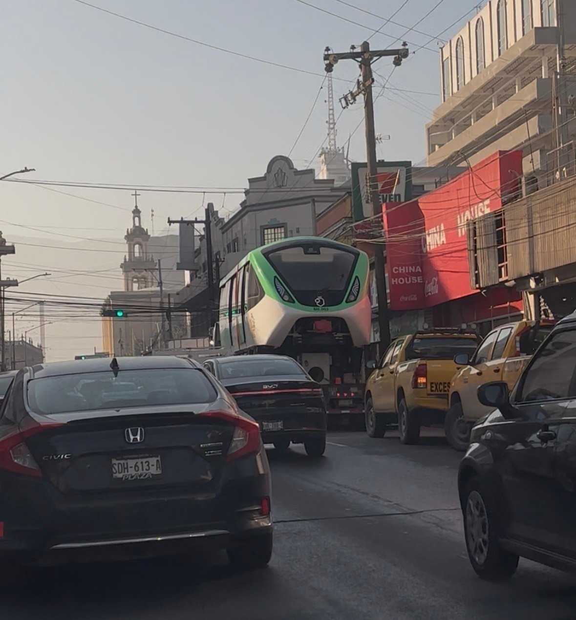 Sorprende vagón del Metro en el Centro de Montrrey