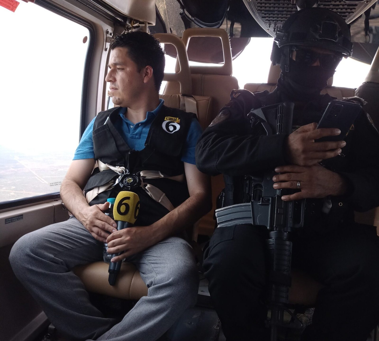 Volando en el helicóptero de Fuerza Civil