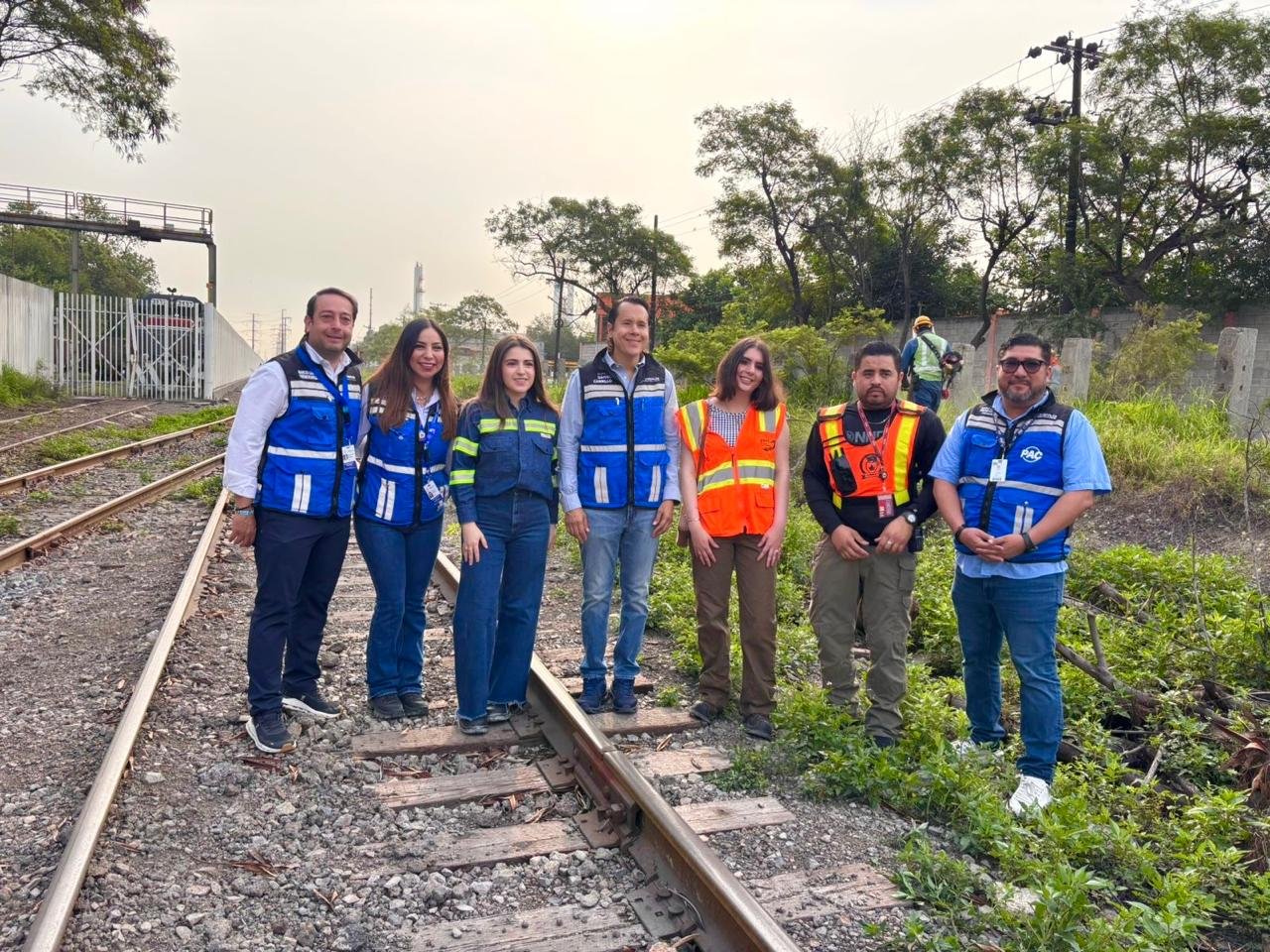 Da San Nicolás limpieza a vías del tren